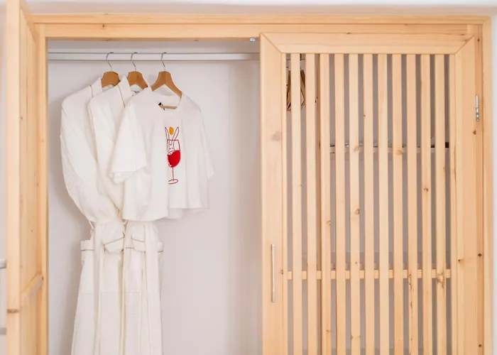 Santorini Wine Downtown Vila